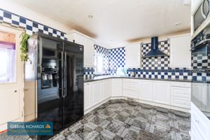 Barn - Kitchen- click for photo gallery